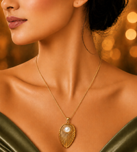 SORVE Gold Leaf Pearl Pendant Necklace