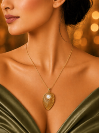 SORVE Gold Leaf Pearl Pendant Necklace