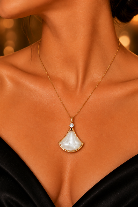 SORVE White Shell Pendant Necklace for Women