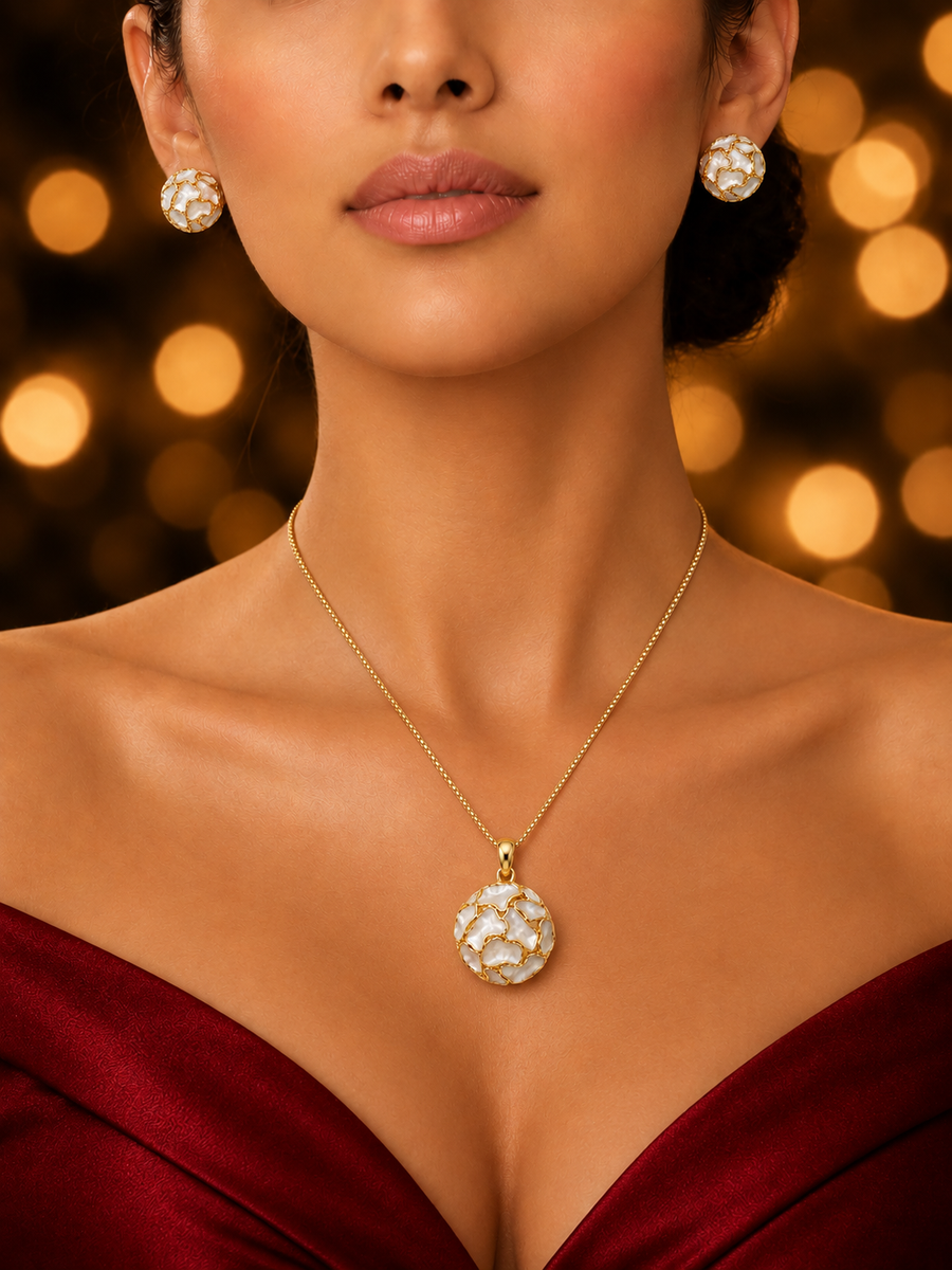 SORVE Pearl Cluster Gold Finish Pendant & Earrings Set